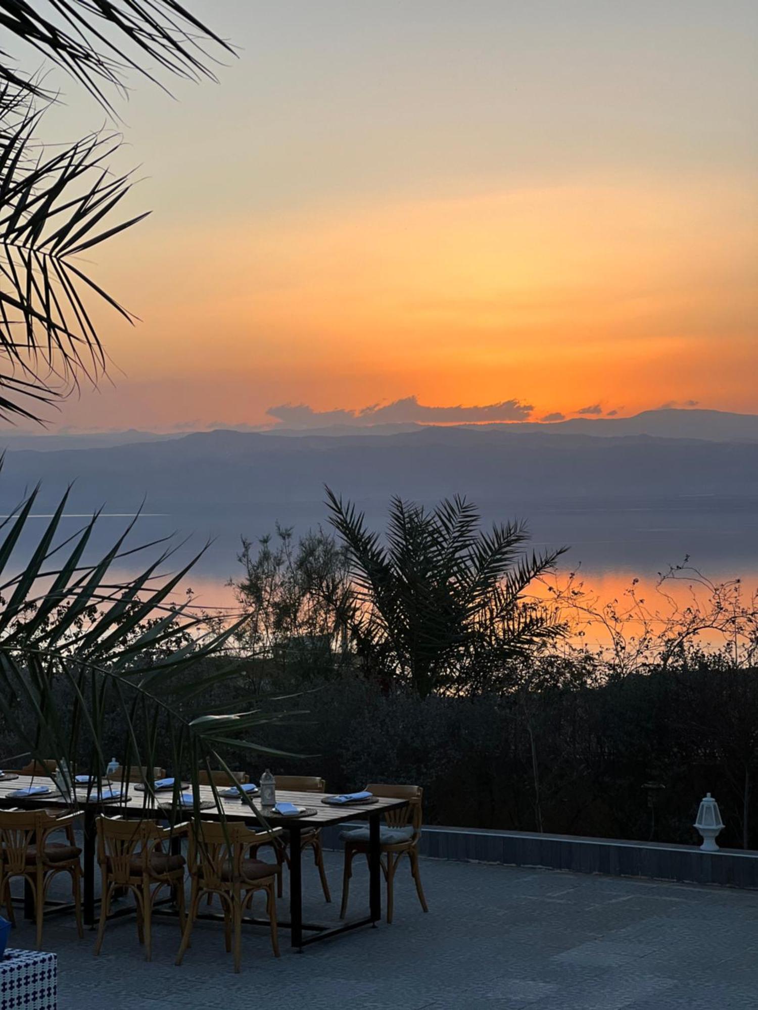 Sweimeh The Precious Guesthouse מראה חיצוני תמונה