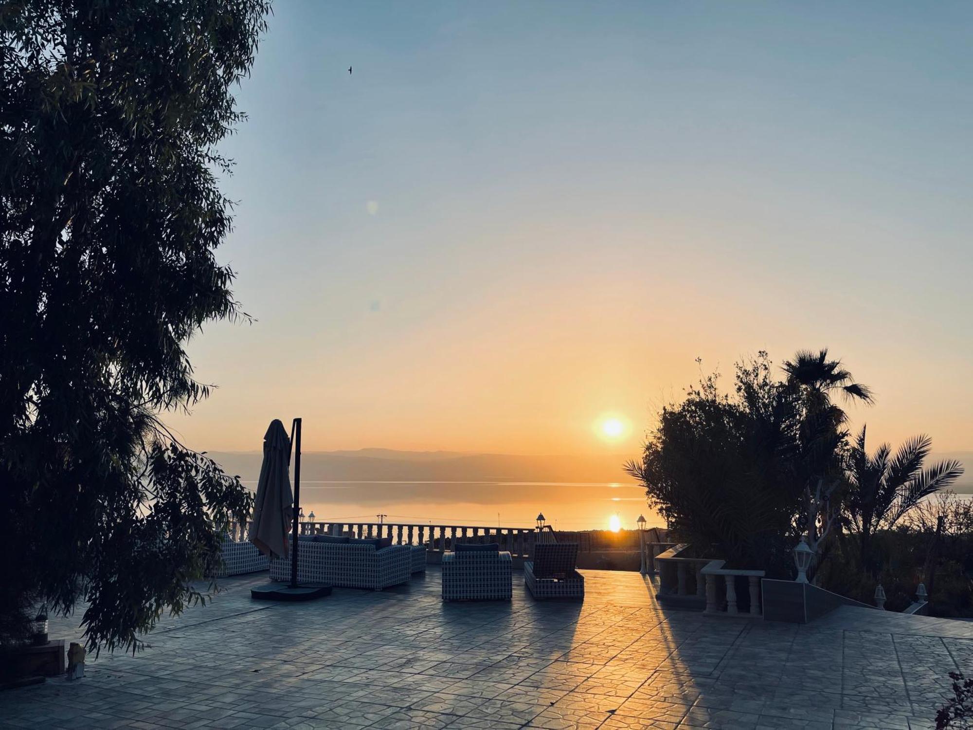 Sweimeh The Precious Guesthouse מראה חיצוני תמונה