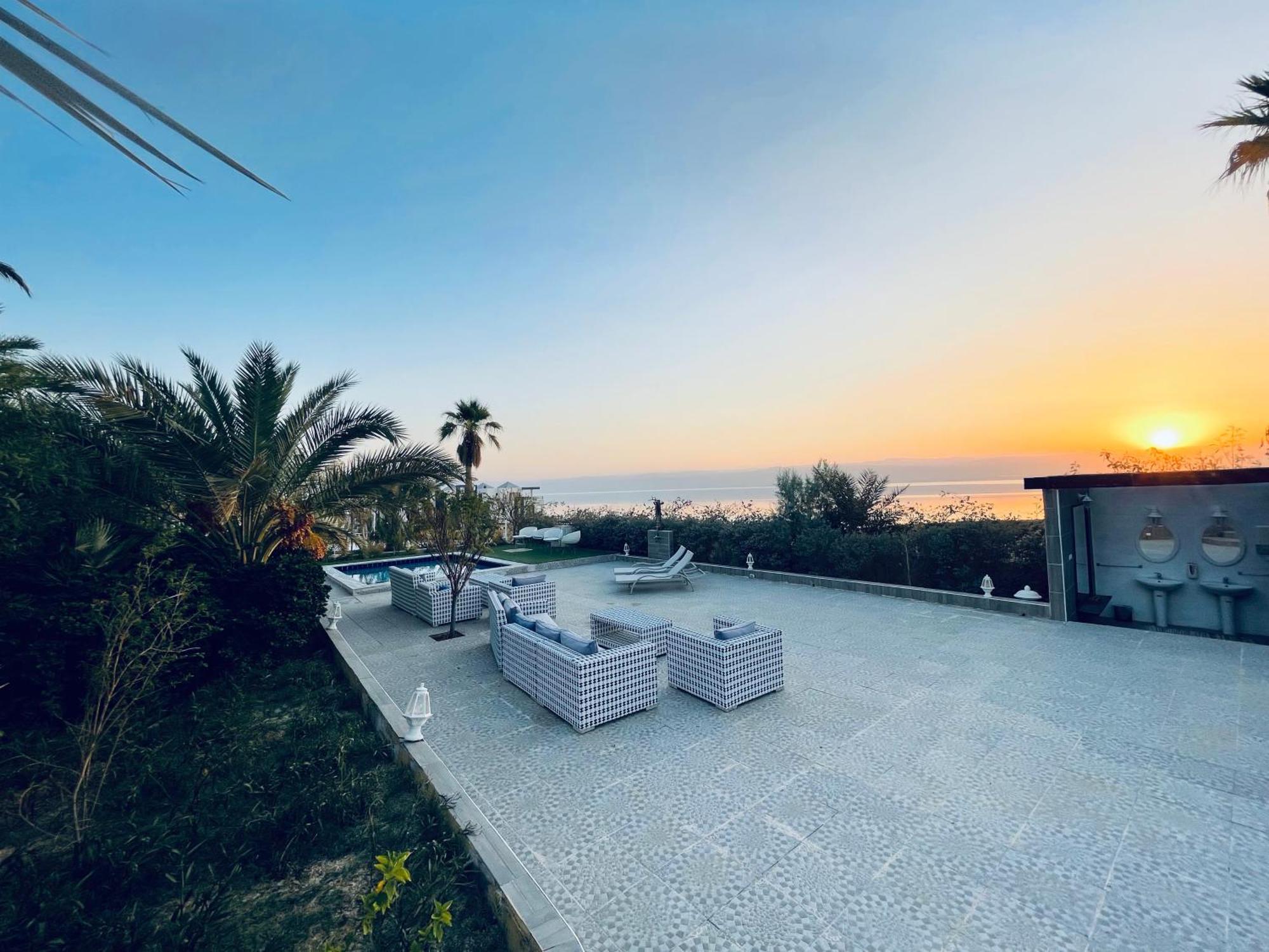 Sweimeh The Precious Guesthouse מראה חיצוני תמונה